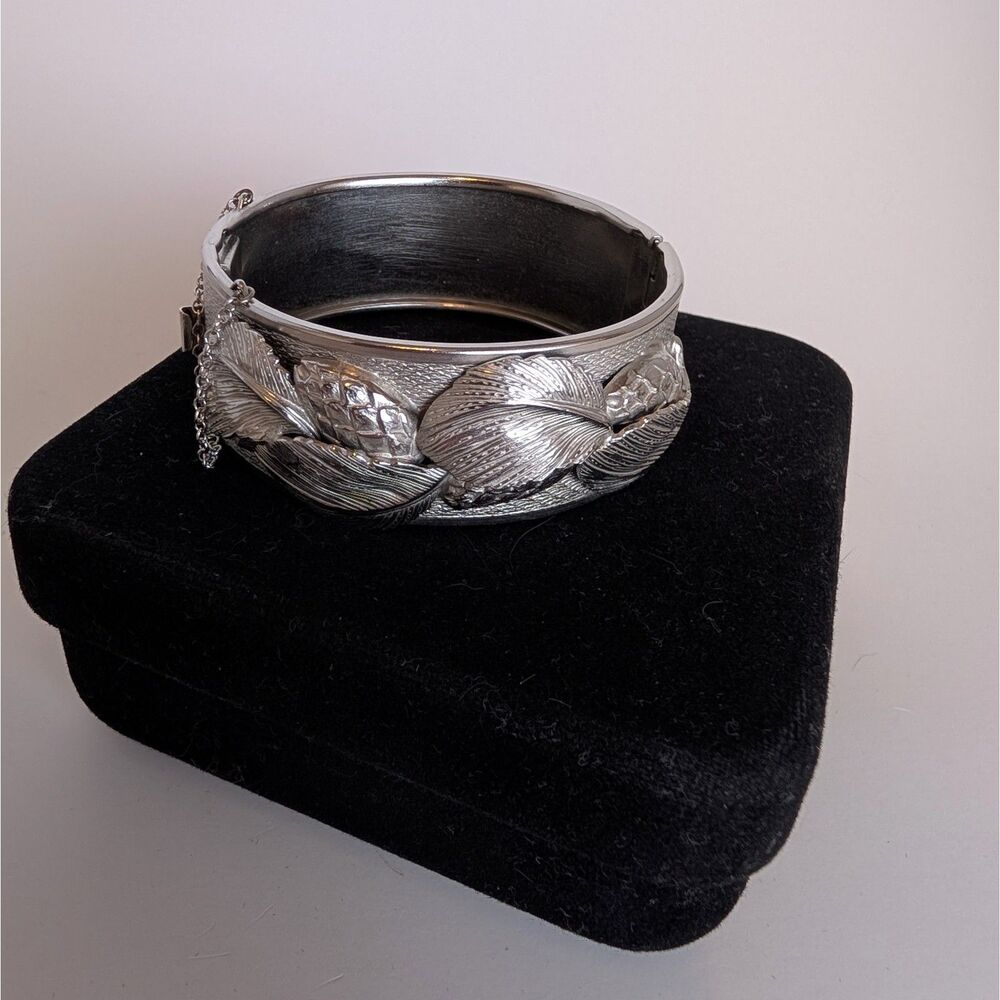 Vintage Leaf Pattern Hinged Bangle Bracelet - Silver Bracelet with Box